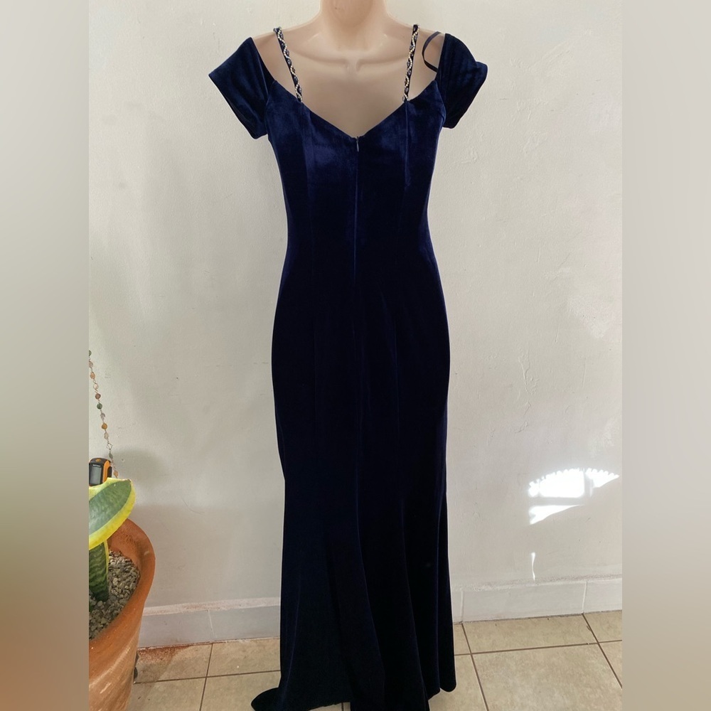 Dancing Queen velvet Midnight Blue Gown - Picture 9 of 13